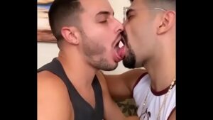 Beijo gay na telinha