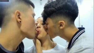 Beijos gay anine