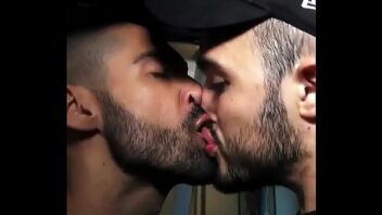Beijos gays melosos