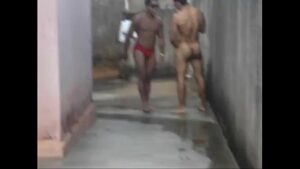 Brincadrira de heteros banho gay video