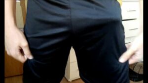 Bulging show for the delivery guy gay video