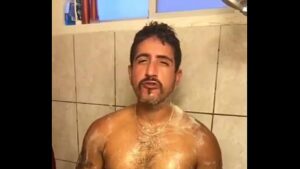 Careca mamando gostoso no banheiro videos gays