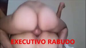Comendo com força o cu do gay virgem brasileiro