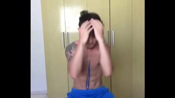 Dançando no chuveiro de padre porno gay novinhos