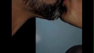Deputado lança lei proibe beijo gay no rj