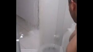 Filmei o vizinho tomando banho xvideos gay