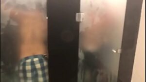 Flagra banheiro do trabalho gay