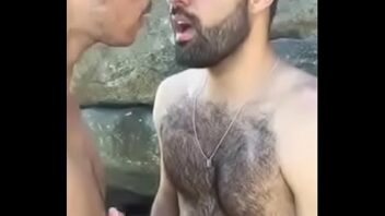 Foda e boquete gay em banheirão público