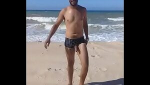 Gay de suga rosa na praia engraçado