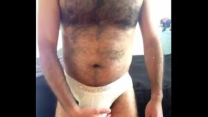 Gay massageando dotado de cueca