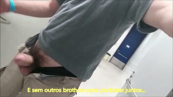 Gays trepando nos banheiros