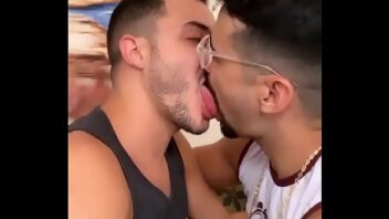 Gif gay beijo