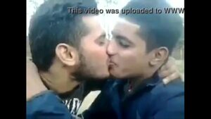 Gifs beijo gay sexo