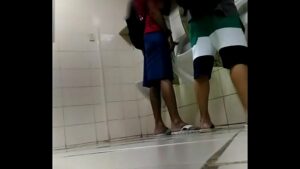 Homem se masturbando no banheiro pornhub gay