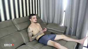 Jogando video game e transando o primo gay brasil