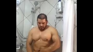 Maduros video gay banho