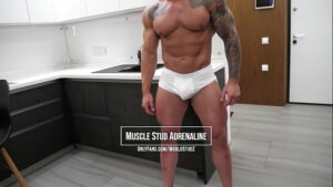 Muscle bodybuilder porno gay solo