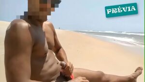 Novinho dotado na praia xvideos gay