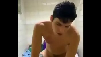 Novinho fazemdo sexo gay x video