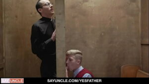 Padre gay na sacristia