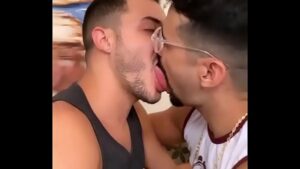 Patinador olímpico gay beijo