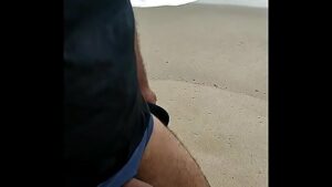 Pegação gay na praia sexy