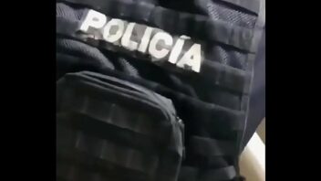 Policial com pal grande gays