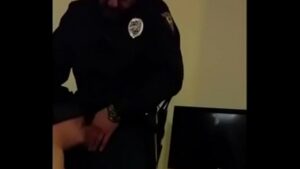 Policial gay equipado