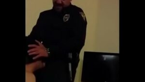 Policial pelado amador gay