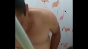 Porn gay ensinando o filho a tomar banho