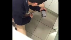 Porno gay banheiro cagando