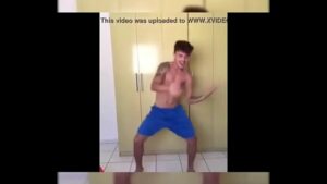Porno gay dançando short