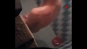 Porno gay filho flagra pai pelado no banho