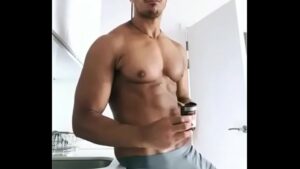 Porno gay sarado tatuado