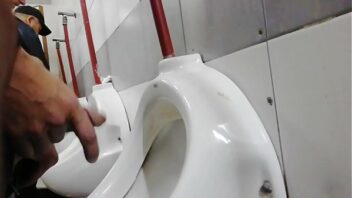 Porno gratis toilet gay