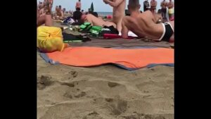 Praia de nudismo hentai gay