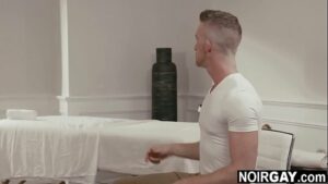 Sessão quente de massagem gay