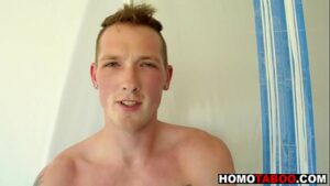 Sex gay se masturbando pela primeira vez