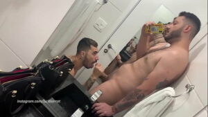 Sexo gay gay brasileiro banheiro