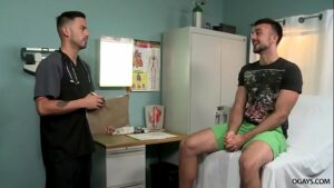Sexo gay medico e paciente macho
