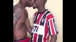 Sexo quente beijo gay com tesao