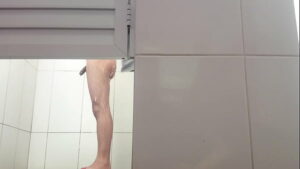 Sexy gay tomado banho no vestiários