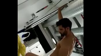 Sezo gay brasil banheiro mamando ate gozar