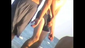 Strip tease gay na praia livre