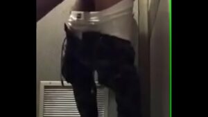Video amador gay banheiro publico