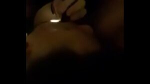 Video domestico gay maduro dando o cu em banheiro publico