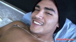 Video gay cantor latino