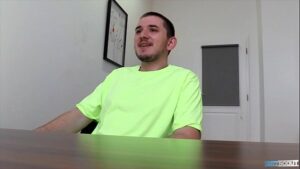 Vídeo gay com entrevista para emprego