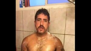 Video gay homens tomando banho