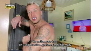 Video gay macho dotado de sunguinha branca